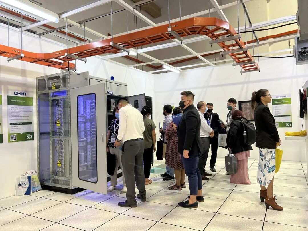 Delegates viewing the Live Sunlight Series Forti Compact Power Distribution Unit (PDU) at the Live Data Center Innovation Stage, Data Center World Asia 2022